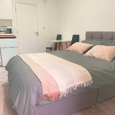 לונדון Studio Flat Private Shower Wc And Kitchenette מראה חיצוני תמונה