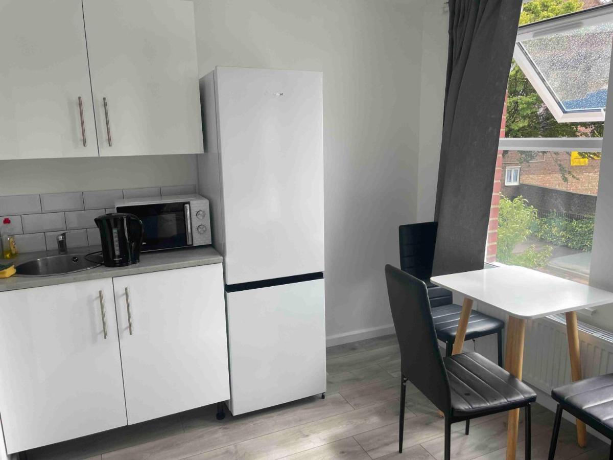 לונדון Studio Flat Private Shower Wc And Kitchenette מראה חיצוני תמונה