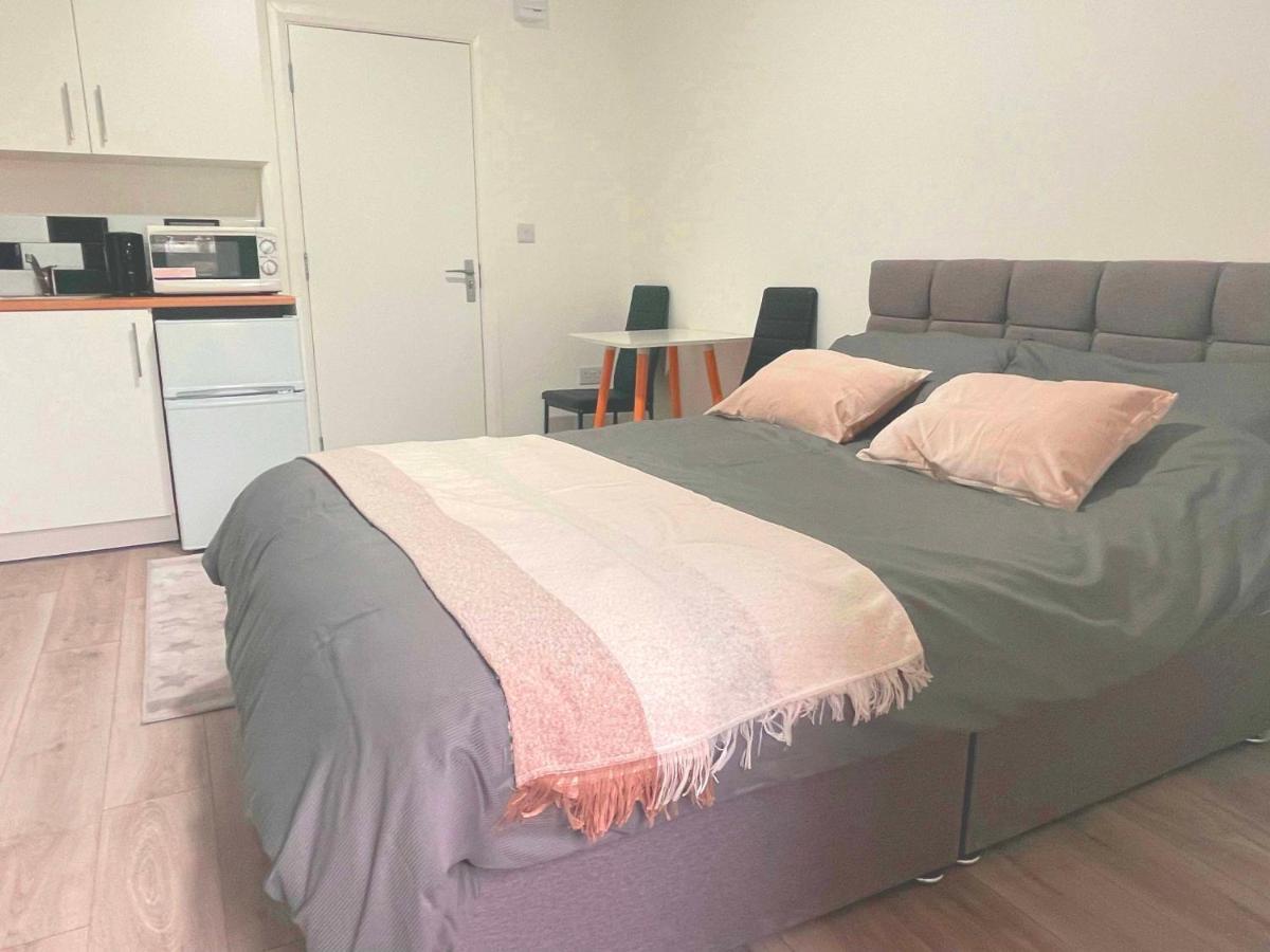 לונדון Studio Flat Private Shower Wc And Kitchenette מראה חיצוני תמונה